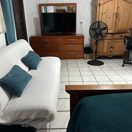 Cozy Queen Bed Studio With 60 Inch Smart Tv, Netflix, Airplay, Mini-Fridge, And 500 Mbps Wifi Near Fiu, Dolphin Mall, Airport 迈阿密 外观 照片