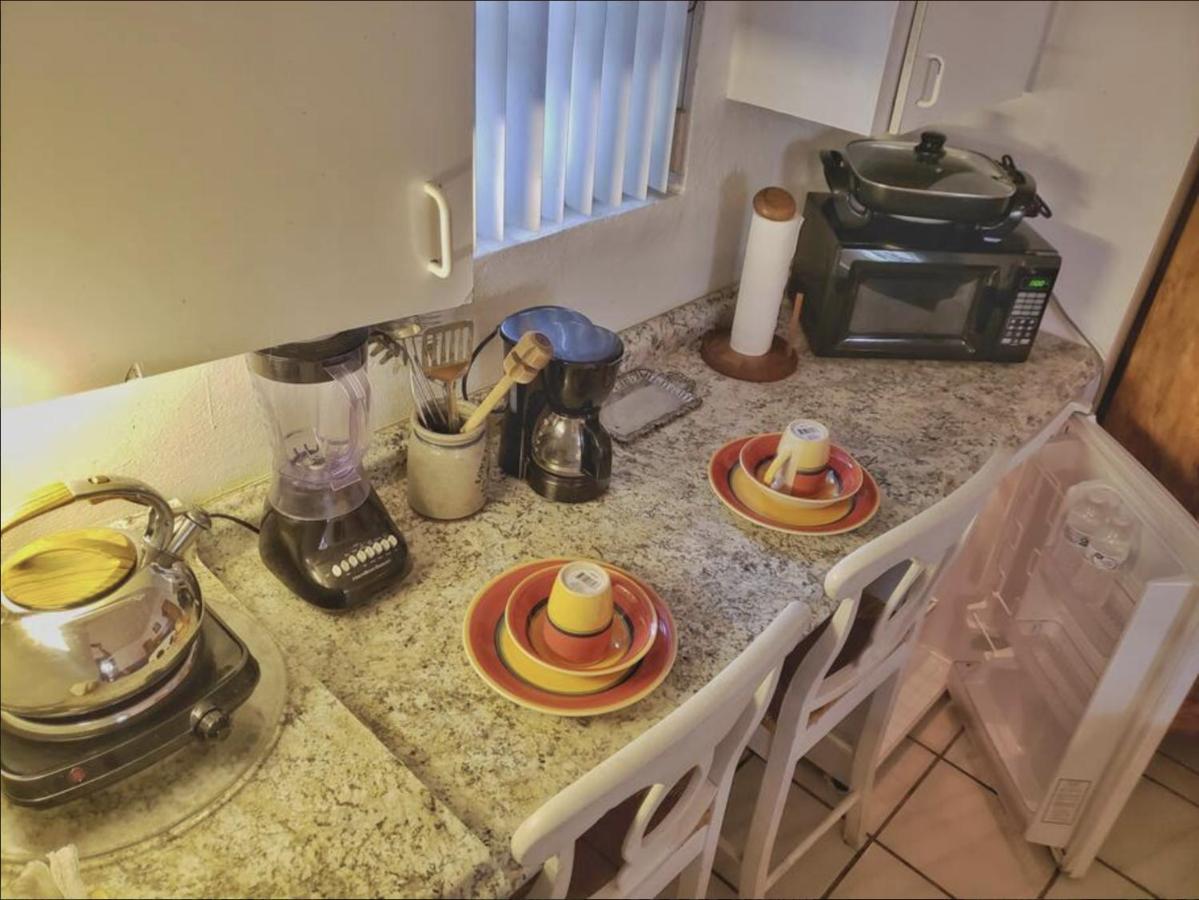 Cozy Queen Bed Studio With 60 Inch Smart Tv, Netflix, Airplay, Mini-Fridge, And 500 Mbps Wifi Near Fiu, Dolphin Mall, Airport 迈阿密 外观 照片